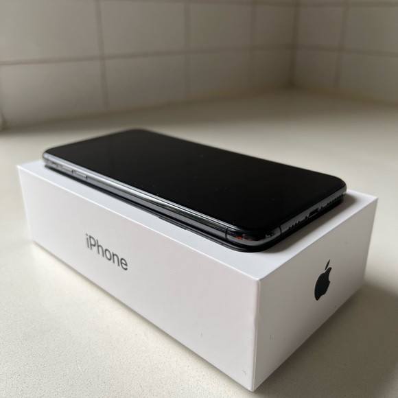 iPhone X Max 256gb - Picture 7 of 8